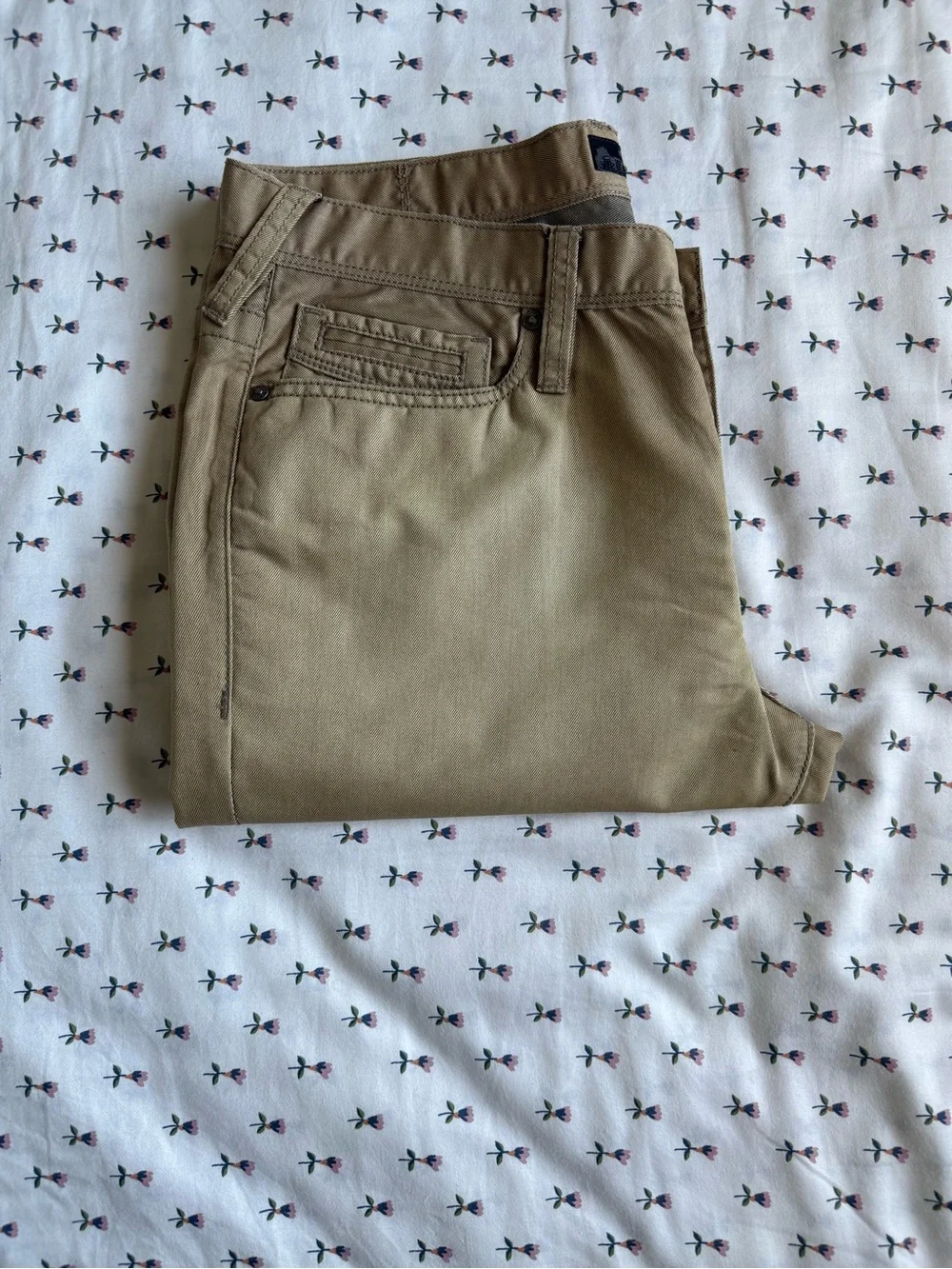 Guess Men’s Slim Straight Jeans in Khaki